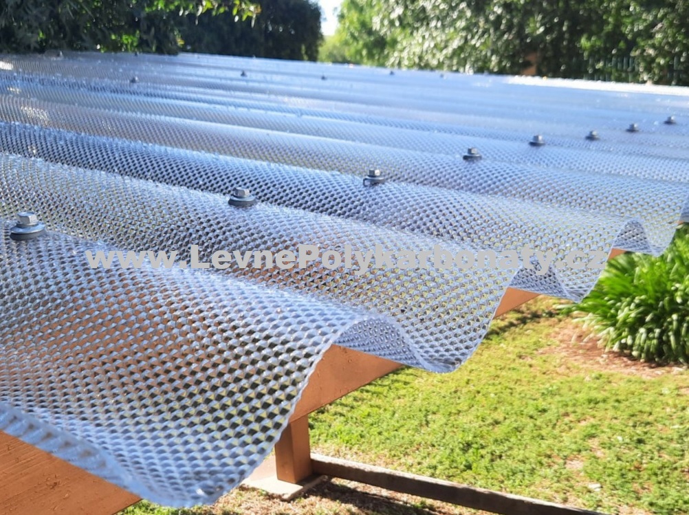 Vlnitý polykarbonát 2,8 mm WBH STRONG ČIRÁ - šíře 1,045 m x délka 3,5 m (3,68 m2)