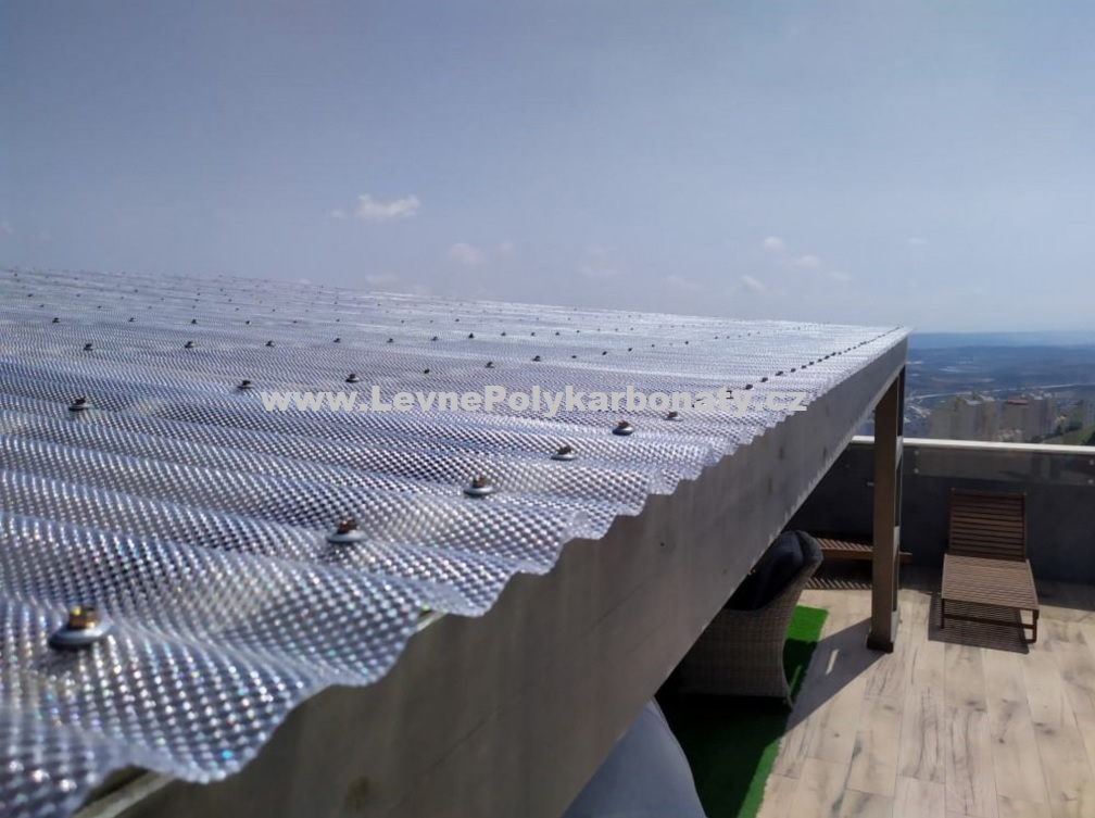 Vlnitý polykarbonát 2,8 mm WBH STRONG ČIRÁ - šíře 1,045 m x délka 3,5 m (3,68 m2)