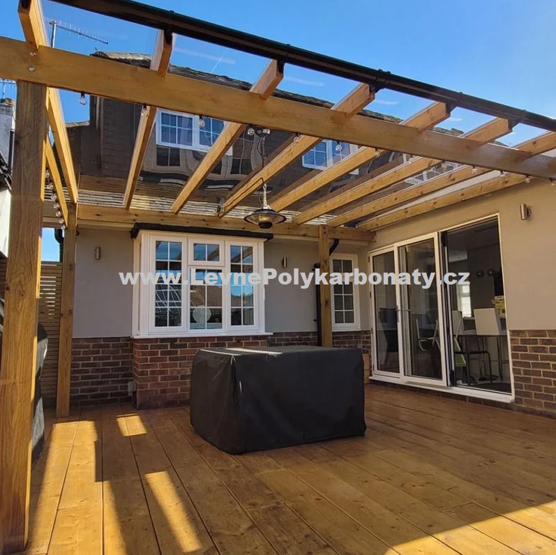 Trapézový polykarbonát 3 mm GUTTA GLAZE ČIRÁ - šíře 0,688 m x délka 3,5 m (2,41 m2)