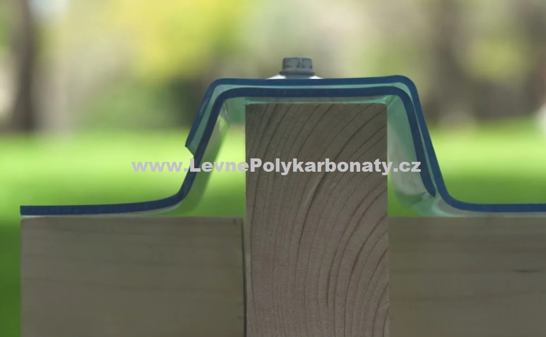 Trapézový polykarbonát 3 mm GUTTA GLAZE ČIRÁ - šíře 0,688 m x délka 4 m (2,76 m2)