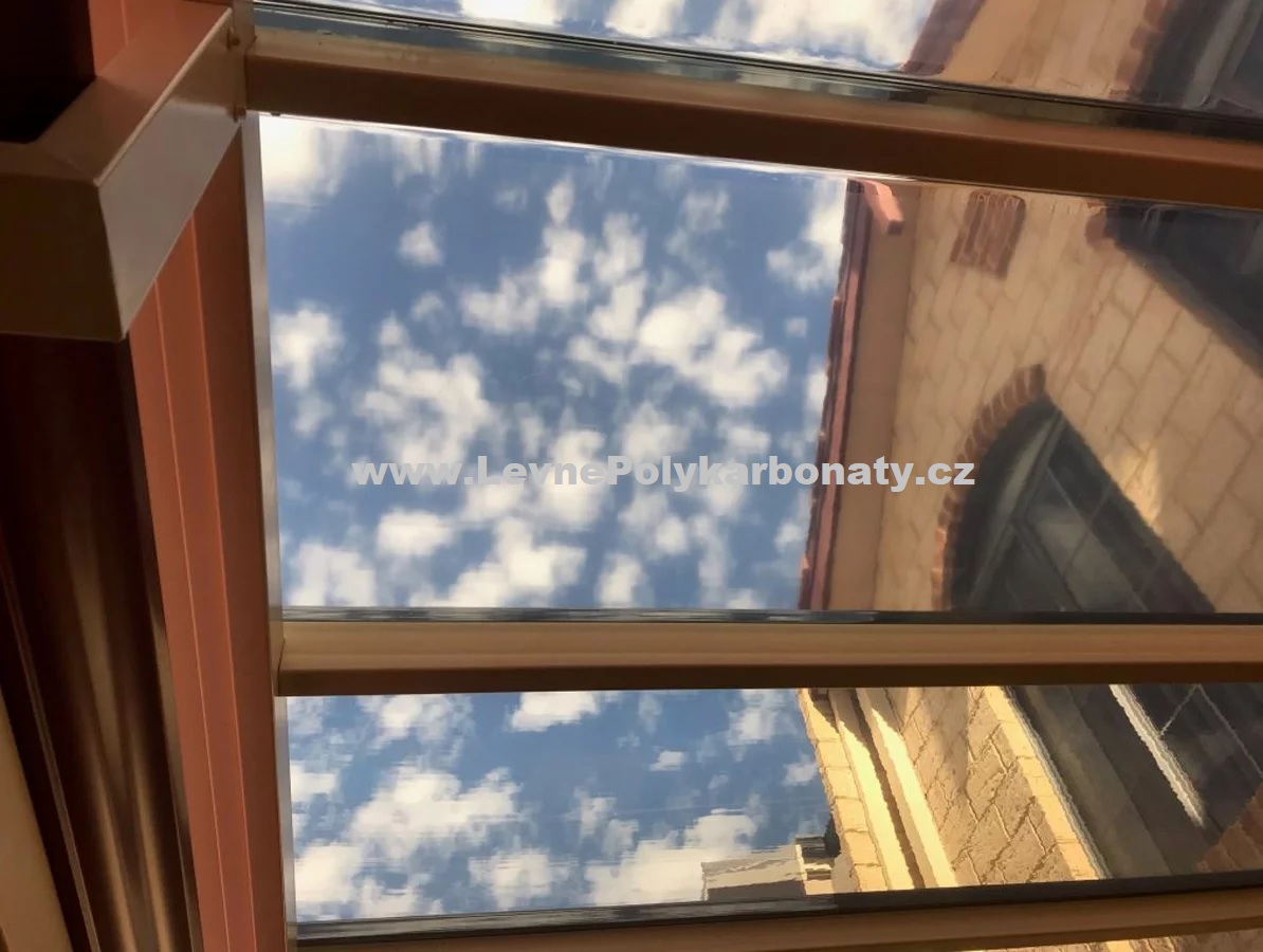 Trapézový polykarbonát 3 mm GUTTAGLISS GLAZE ANTRACIT - šíře 0,688 m x délka 7 m
