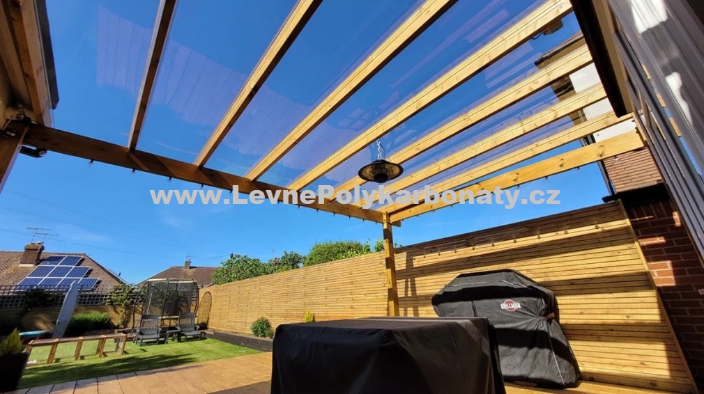 Trapézový polykarbonát 3 mm GUTTA GLAZE ANTRACIT - šíře 0,688 m x délka 4 m (2,76 m2)