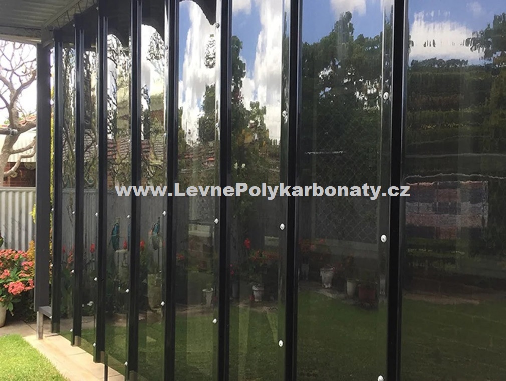 Trapézový polykarbonát 3 mm GUTTA GLAZE ANTRACIT - šíře 0,688 m x délka 5 m (3,44 m2)