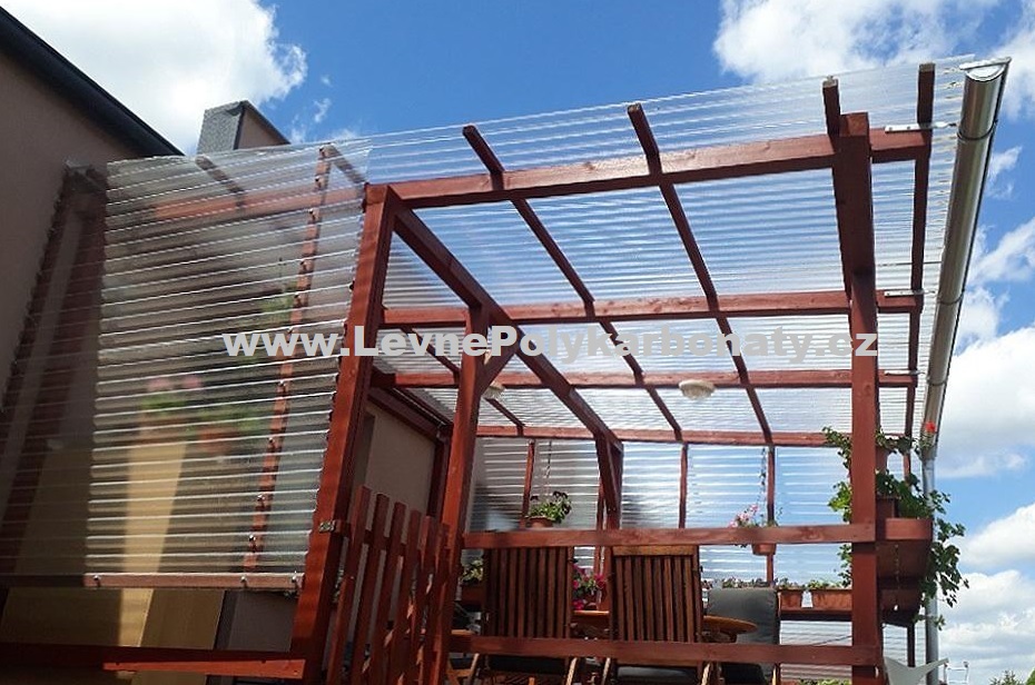 Trapézový polykarbonát 0,8 mm GUTTA MAKRO ST ČIRÁ - šíře 1,06 m x délka 4 m (4,24 m2)