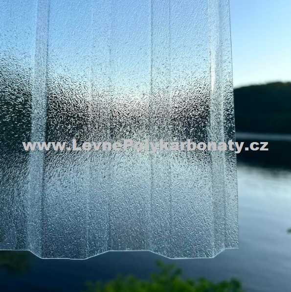 Trapézový polykarbonát 0,8 mm GUTTA MAKRO ST ČIRÁ - šíře 1,06 m x délka 4 m (4,24 m2)