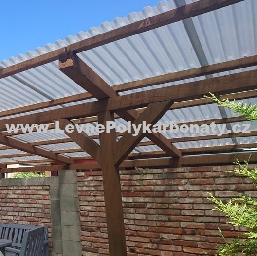 Trapézový polykarbonát 0,8 mm GUTTA MAKRO ST ČIRÁ - šíře 1,06 m x délka 4 m (4,24 m2)