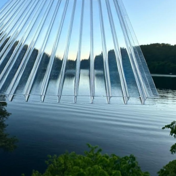 Dutinkový polykarbonát 4 mm 1UV EXOLON 2/4 čirý – 2,1 × 3 m