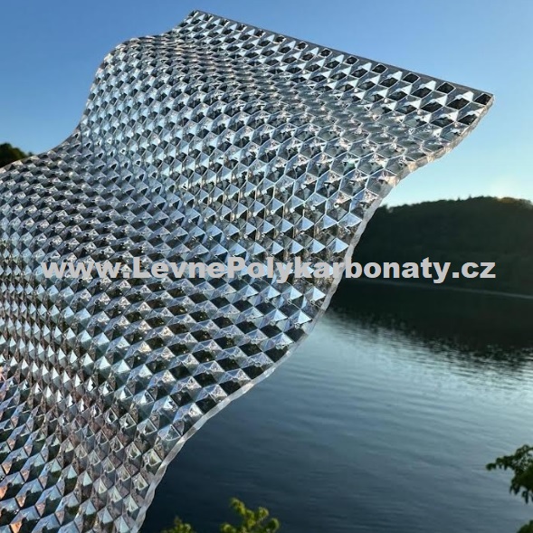 Vlnitý polykarbonát 2,8 mm GUTTA WABE ČIRÁ - šíře 1,045 m x délka 2,5 m (2,63 m2)
