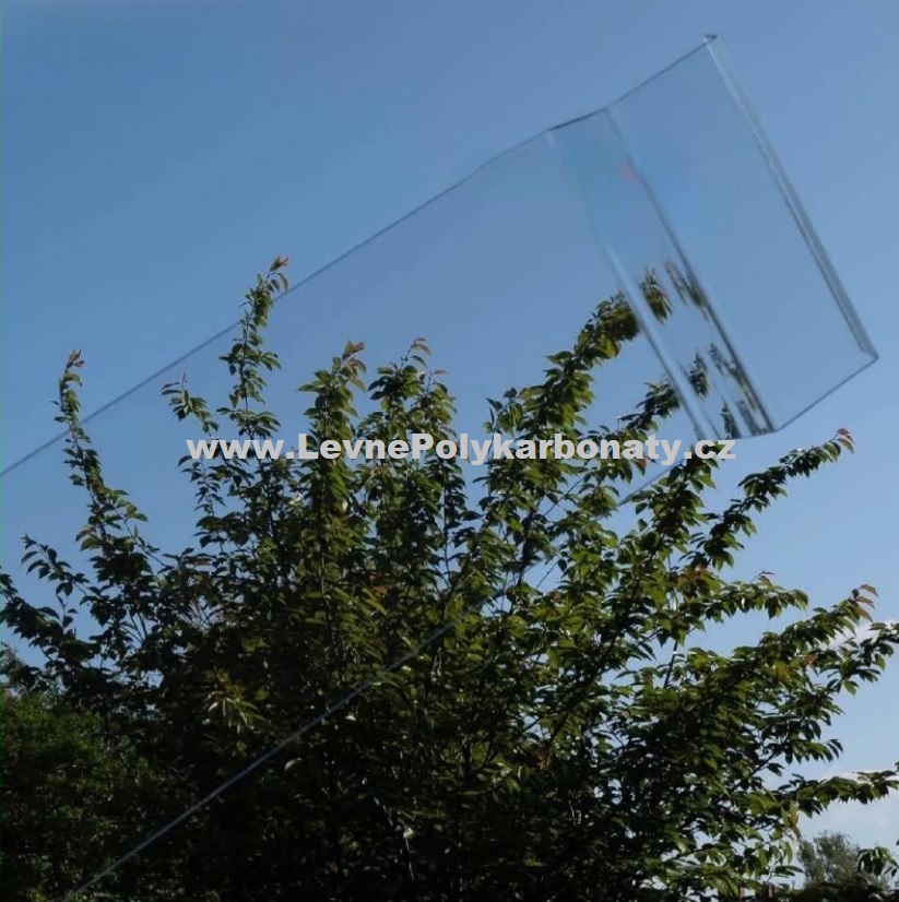 Trapézový polykarbonát 3 mm GUTTA GLAZE ČIRÁ - šíře 0,688 m x délka 7 m (4,82 m2)