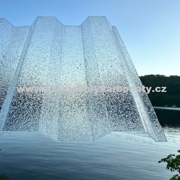 Trapézový polykarbonát 0,8 mm GUTTAGLISS MAKRO ST ČIRÁ - šíře 1,06 m x délka 5 m