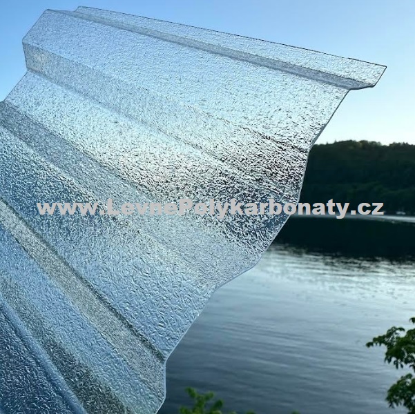 Trapézový polykarbonát 0,8 mm GUTTA MAKRO ST ČIRÁ - šíře 1,06 m x délka 4 m (4,24 m2)