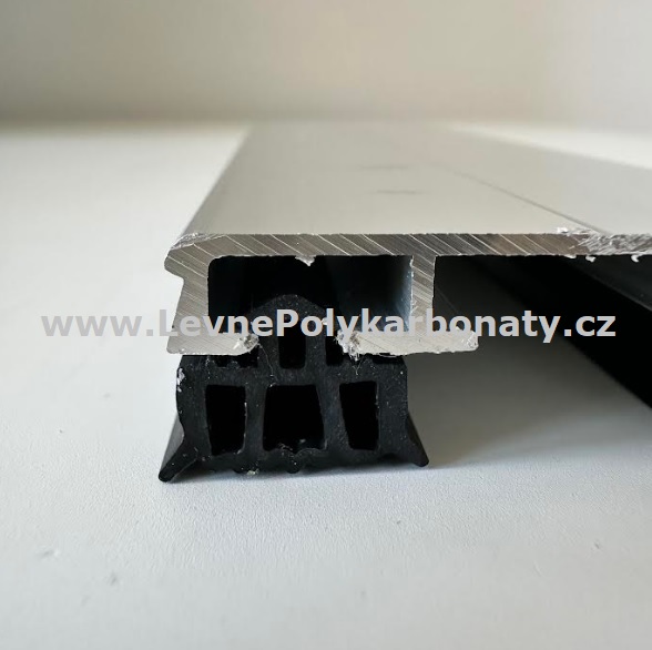 Spojovací AL-PLOCHÁ DOLNÍ krycí lišta 50/7 mm PŘÍRODNÍ - délka 6000 mm