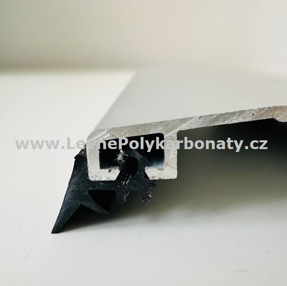 Spojovací AL-OBLÁ krycí přítlačná lišta 60/9 mm ELOX STŘÍBRNÝ - délka 5000 mm